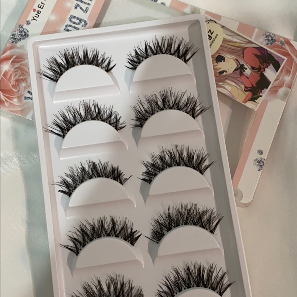 5 pairs of lashes